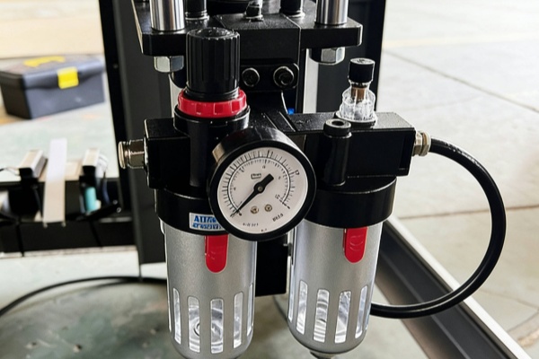 High-efficiency automatic tube filling and sealing machine for plastic, aluminum, and composite tubes for cosmetics, pharmaceuticals, and pet care products.